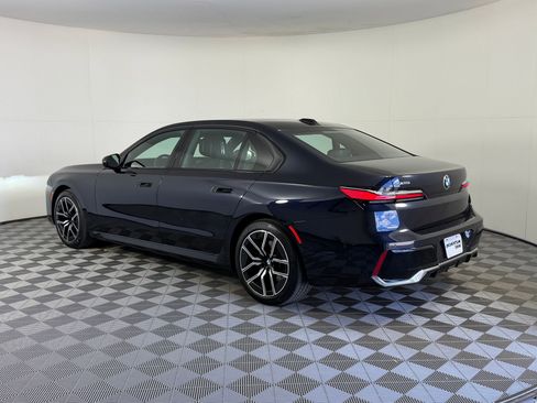 Used 2025 BMW 740i xDrive image 3