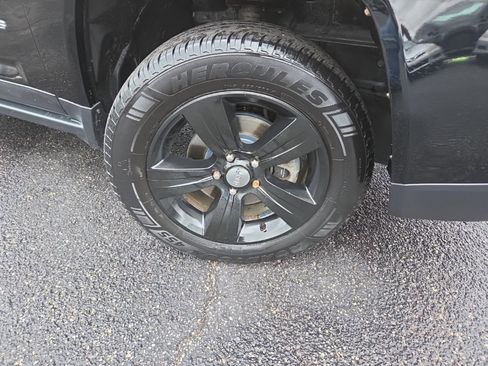 Used 2014 Jeep Compass Latitude w/ Sun/Sound Group image 8