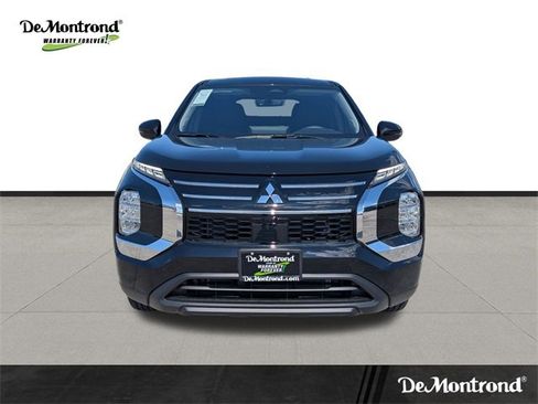 New 2025 Mitsubishi Outlander ES image 2