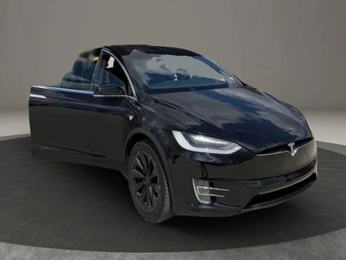 Used 2017 Tesla Model X 75D AWD/4WD image 2