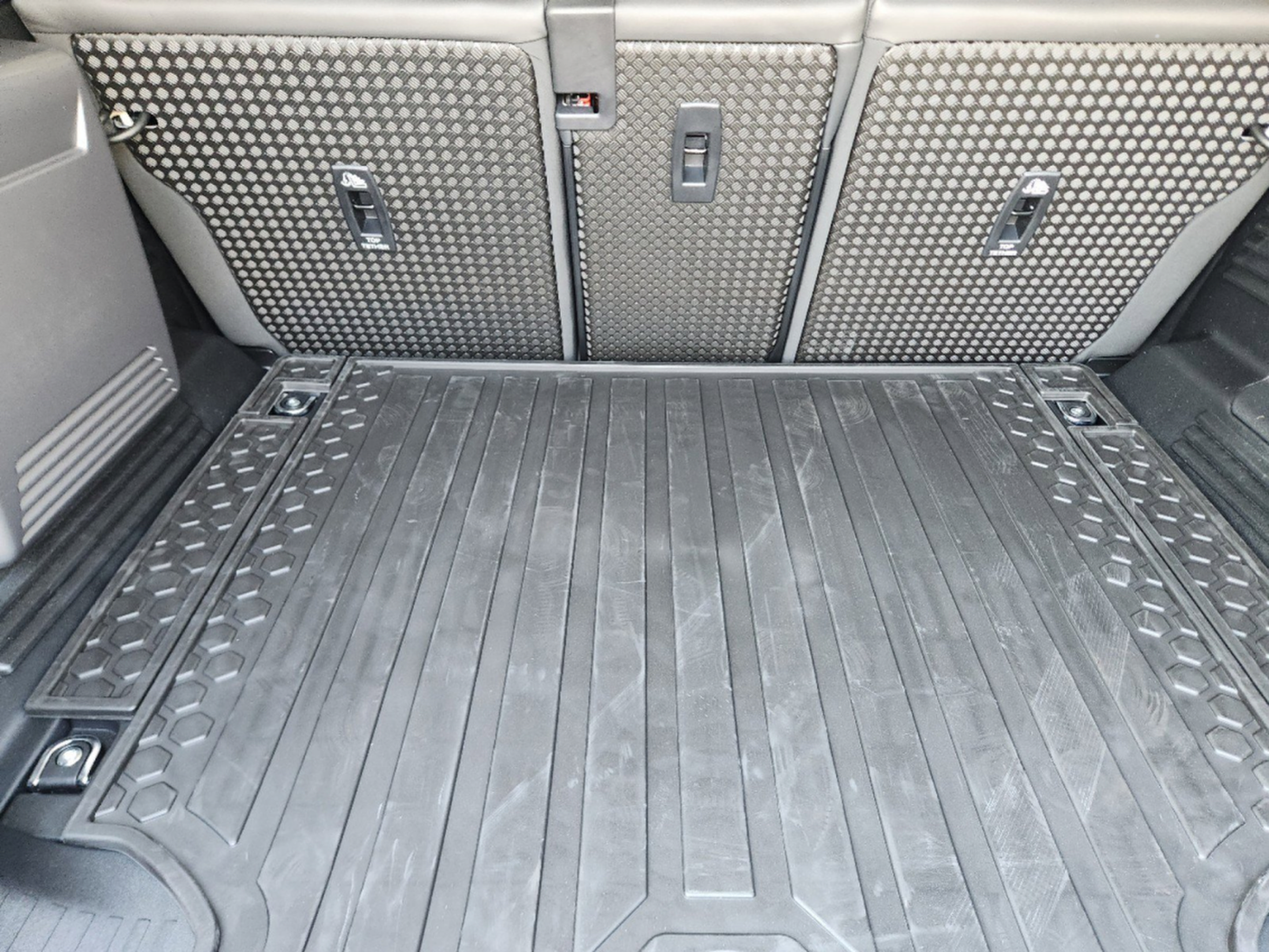 New 2025 Land Rover Defender 110 X-Dynamic SE AWD/4WD image 26