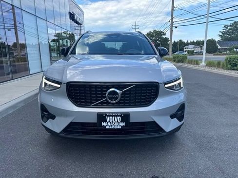 Certified 2025 Volvo XC40 B5 Plus AWD/4WD image 7