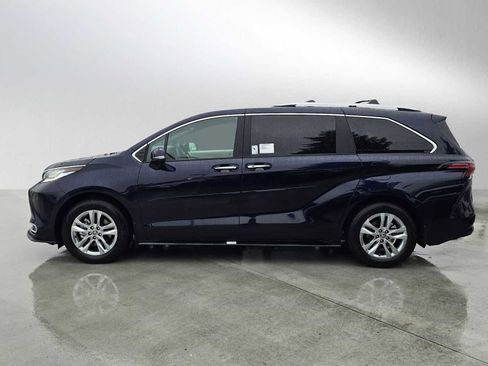Certified 2025 Toyota Sienna Limited image 2