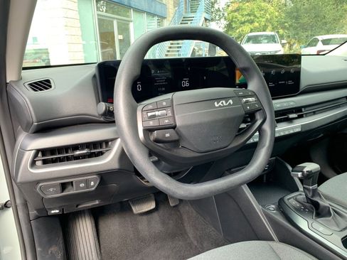 Used 2025 Kia K4 LXS image 33