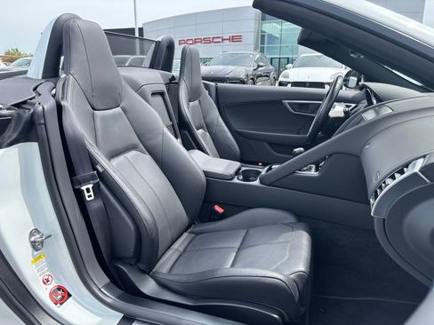 Used 2019 Jaguar F-TYPE Convertible RWD image 18
