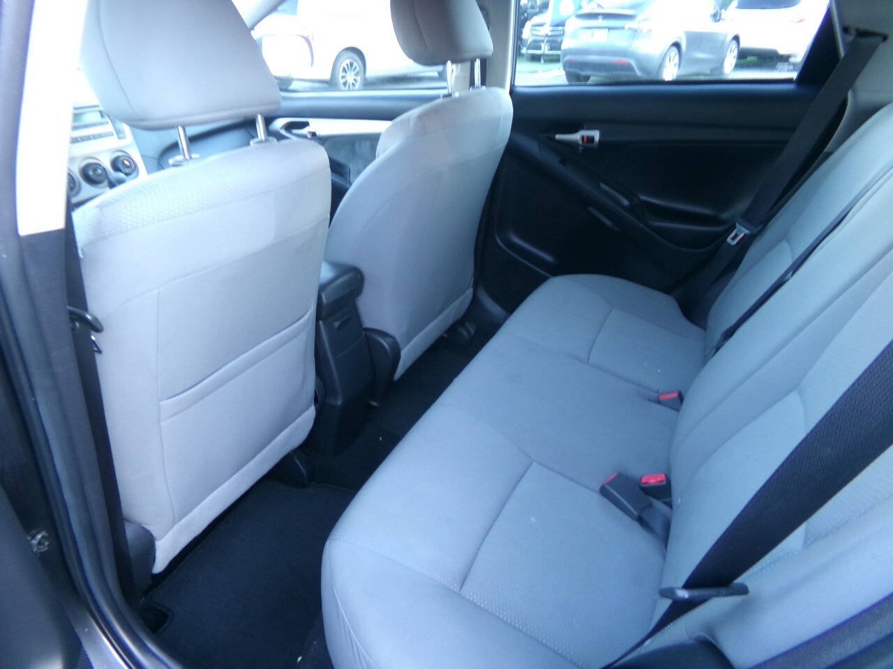 Used 2010 Toyota Matrix w/ PWR Pkg FWD image 9