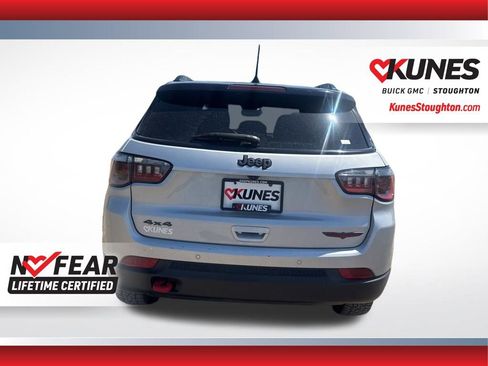 Used 2025 Jeep Compass Trailhawk AWD/4WD image 8