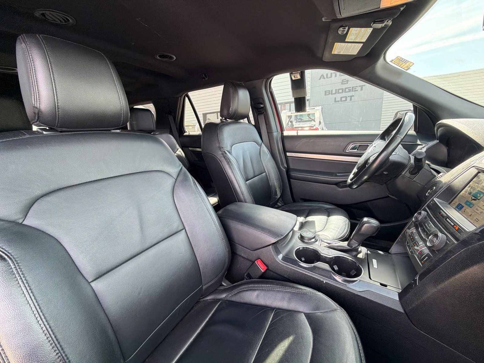 Used 2018 Ford Explorer XLT w/ Equipment Group 202A AWD/4WD image 9