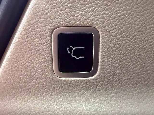 Used 2022 Chrysler Pacifica Touring-L FWD image 27