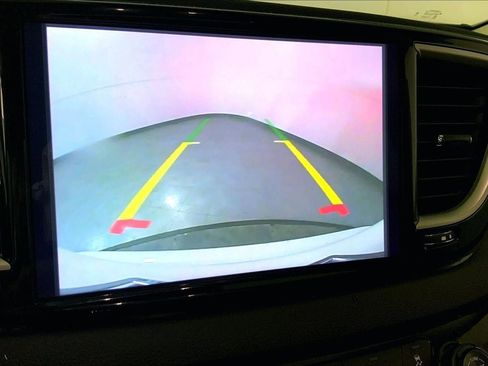 Used 2023 Chrysler Pacifica Touring-L FWD image 21