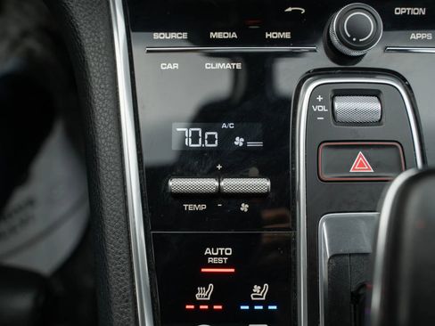 Used 2018 Porsche Panamera 4S image 37