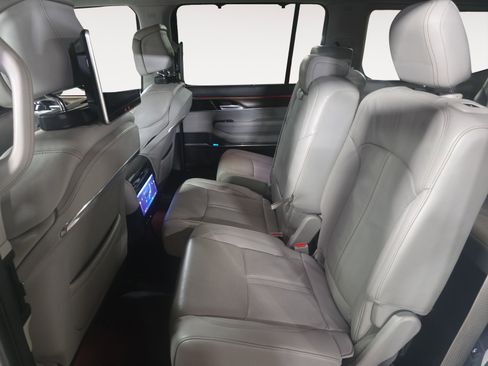 Used 2023 Jeep Grand Wagoneer 4WD w/ Flexible Seating Group image 24