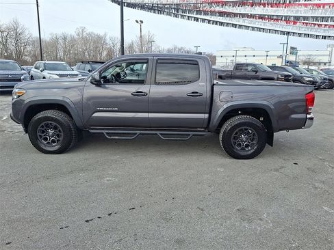 Used 2017 Toyota Tacoma SR5 w/ Tow Package image 9