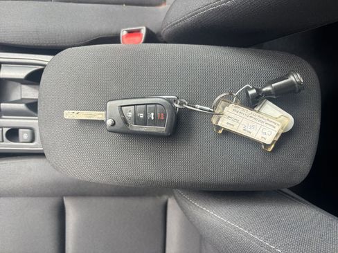 Used 2025 Toyota Corolla LE image 21