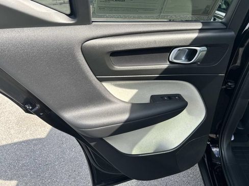Used 2023 Volvo XC40 B5 Plus AWD/4WD image 27