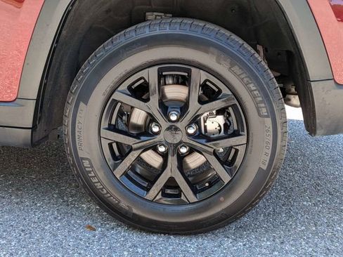 Used 2024 Jeep Grand Cherokee Altitude RWD image 10