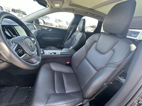 Used 2025 Volvo XC60 B5 Plus image 33