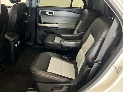 Used 2022 Ford Explorer XLT w/ Equipment Group 202A AWD/4WD image 24