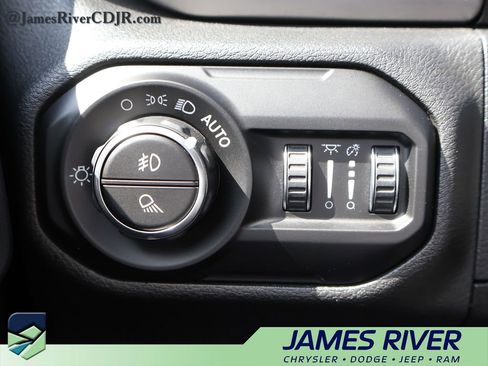 Used 2021 Jeep Gladiator Sport AWD/4WD image 30