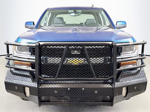 Used 2018 Chevrolet Silverado 1500 LT w/ Texas Edition image 2