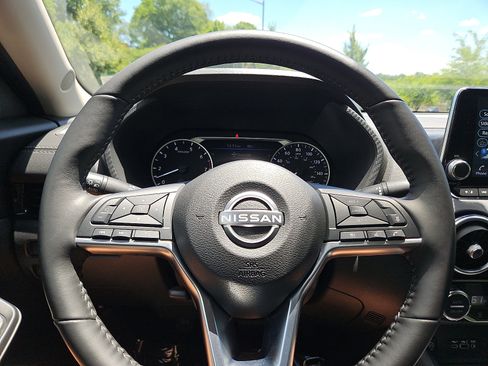 Certified 2025 Nissan Sentra SV w/ All-Weather Package FWD image 18