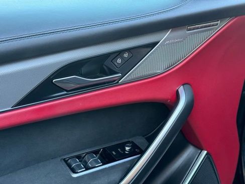 Used 2023 Jaguar F-PACE SVR image 13