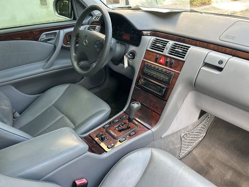 Used 2000 Mercedes-Benz E 320 Sedan image 19
