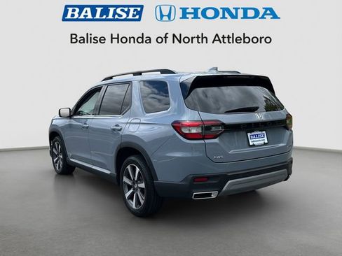 Used 2025 Honda Pilot Touring image 3