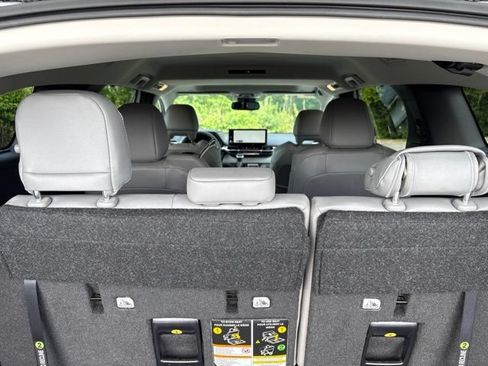 Used 2026 Toyota Sienna XLE FWD image 6
