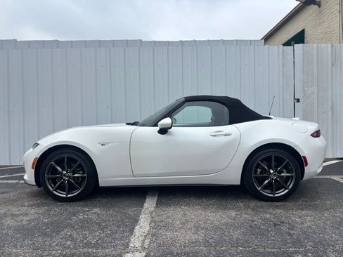 Used 2019 MAZDA MX-5 Miata Grand Touring RWD image 2