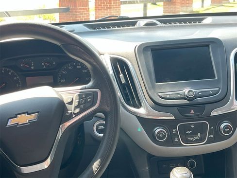 Used 2020 Chevrolet Equinox LS image 30
