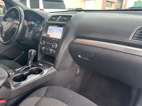 Used 2019 Ford Explorer XLT w/ Equipment Group 201A AWD/4WD image 9
