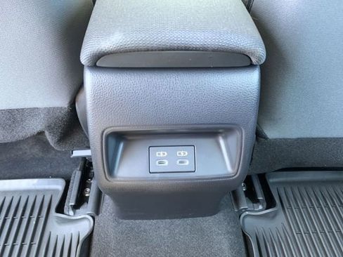 Used 2025 Toyota Corolla LE FWD image 31