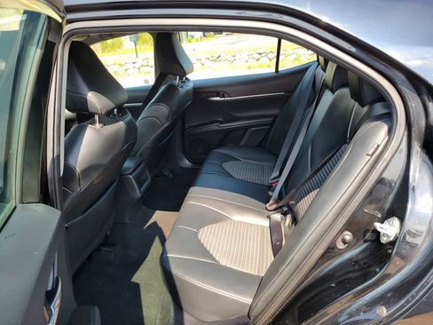 Used 2021 Toyota Camry SE FWD image 4