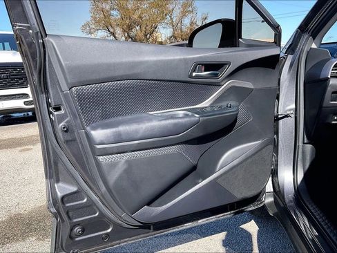 Used 2020 Toyota C-HR LE image 17