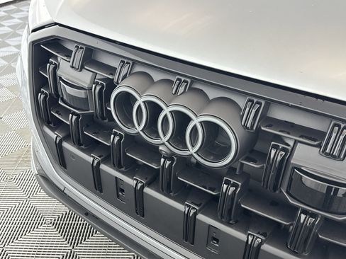 Certified 2025 Audi Q7 2.0T Premium Plus image 17
