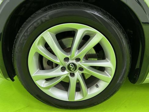 Used 2017 INFINITI QX30 FWD image 14