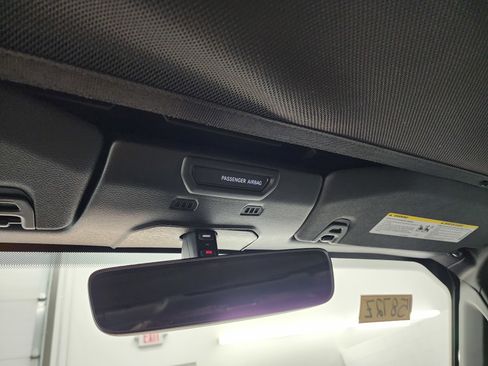 Used 2018 Jeep Wrangler Unlimited Sahara image 10