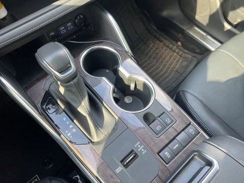 Used 2022 Toyota Highlander Platinum image 11