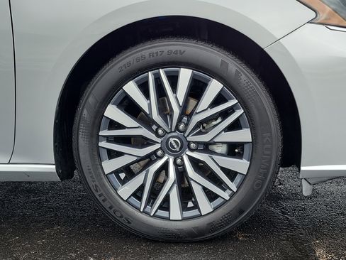 Used 2025 Nissan Altima 2.5 SV FWD image 5