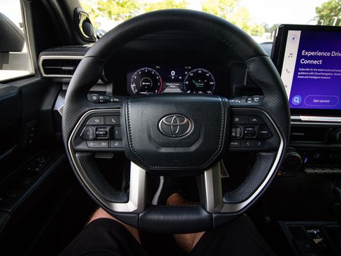 Used 2026 Toyota 4Runner TRD Off-Road Premium AWD/4WD image 18