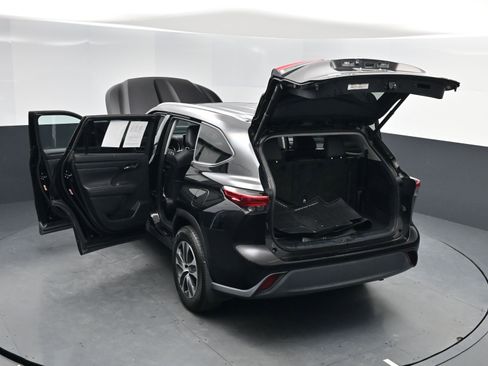 Used 2020 Toyota Highlander XLE image 15