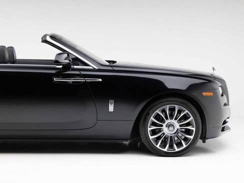 Used 2019 Rolls-Royce Dawn RWD image 35