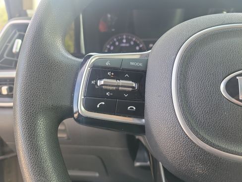Used 2021 Kia Sorento LX FWD image 23