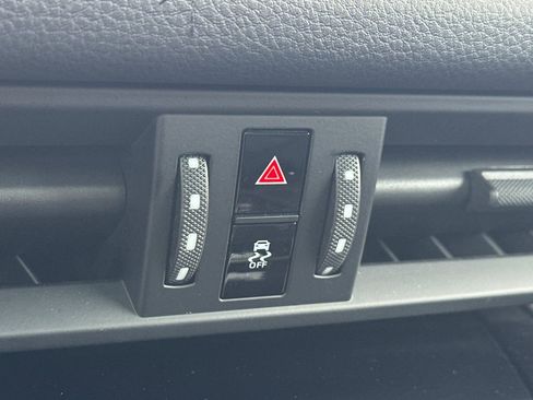 Used 2024 Porsche Cayenne image 31