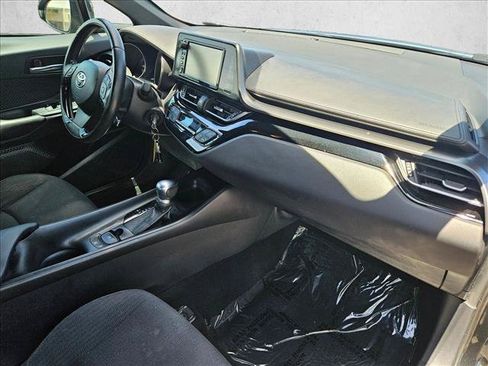 Used 2018 Toyota C-HR XLE FWD image 20