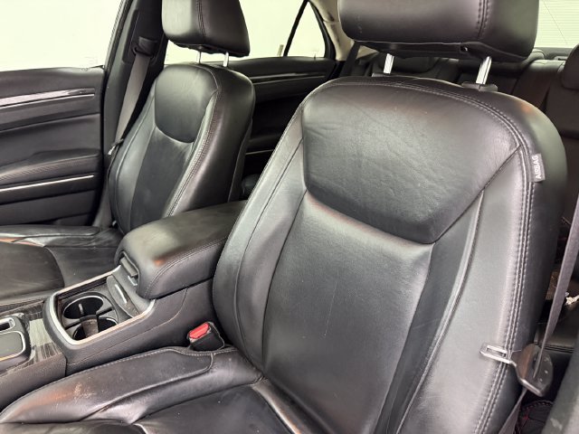 Used 2019 Chrysler 300 Touring L w/ Quick Order Package 22F RWD image 8