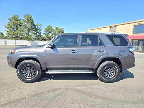 Used 2018 Toyota 4Runner SR5 Premium AWD/4WD image 3