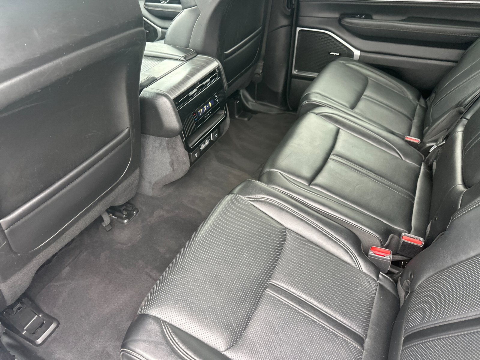 Certified 2024 Jeep Wagoneer Series II AWD/4WD image 12