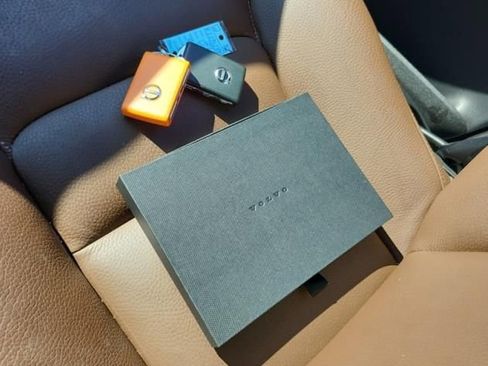 Certified 2024 Volvo XC90 B5 Plus w/ Protection Package Premier image 3